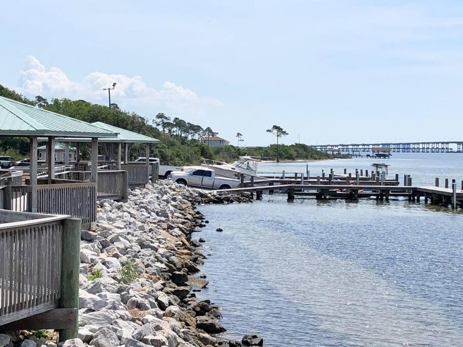 Life'S A Breeze - Updated 3Br 5Min To Pcola Beach Gulf Breeze Exterior foto