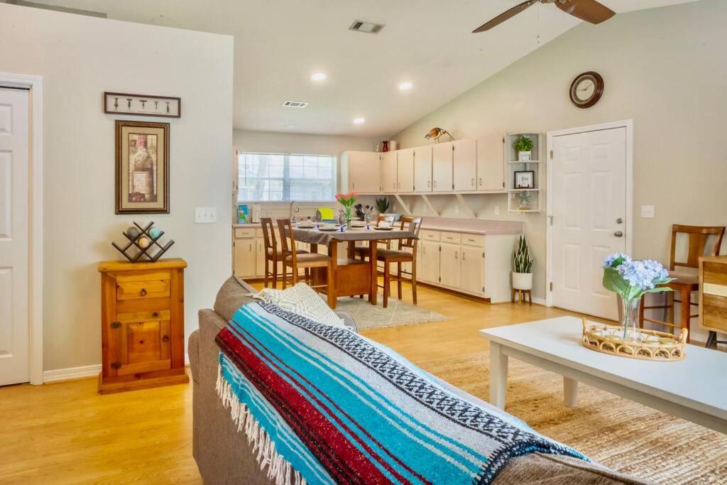 Life'S A Breeze - Updated 3Br 5Min To Pcola Beach Gulf Breeze Exterior foto